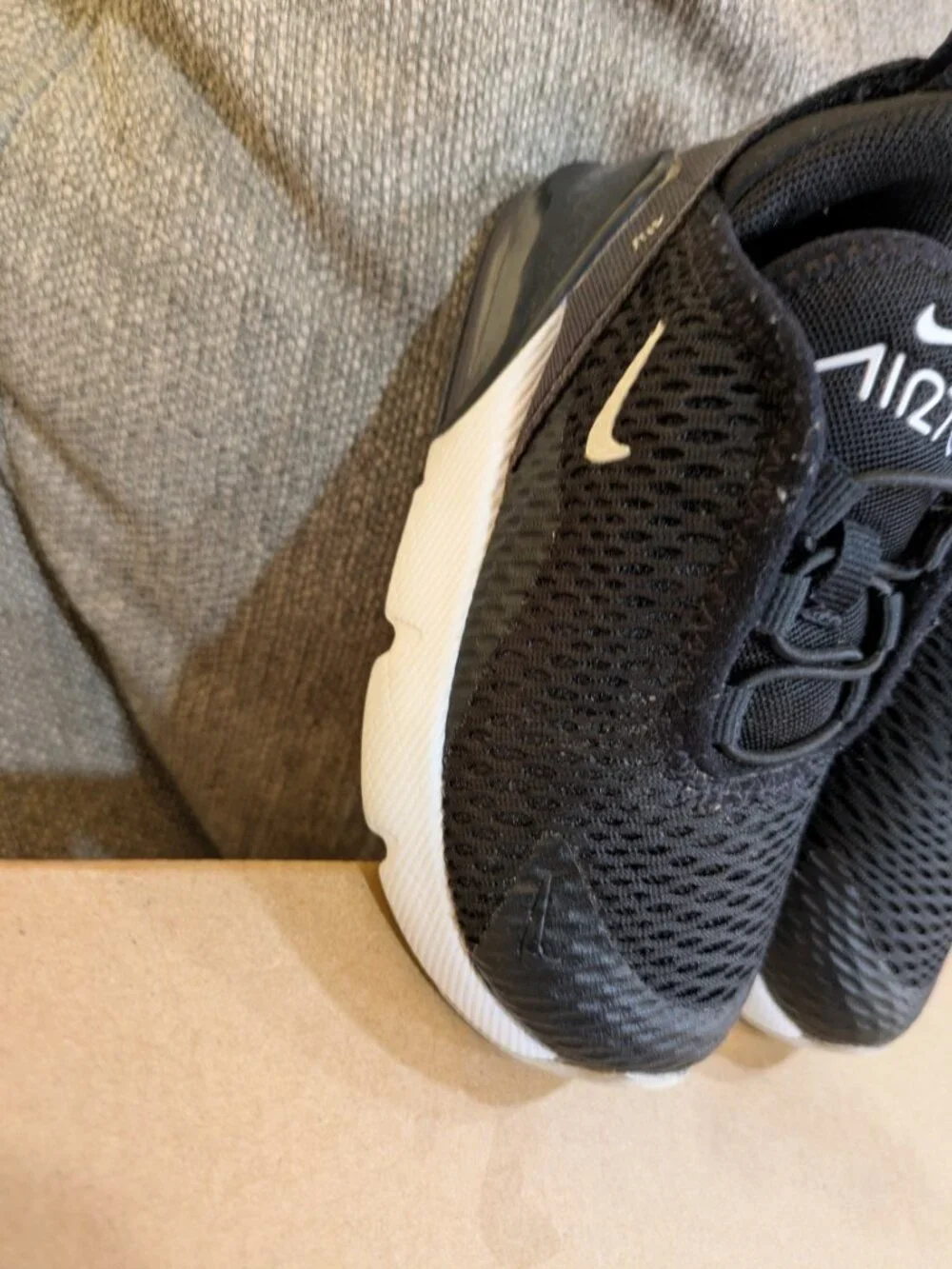 Size 6c-Nike Air Max 270 Black & White Mesh Slip on Sneakers Great Condition